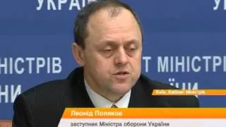 Минобороны: военные должны держаться в Крыму, пока не исчерпаны дипломатические средства