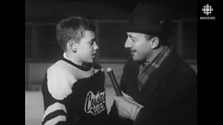 Discussions avec de jeunes joueurs de hockey pee-wee en 1962