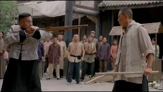 [Kung Fu Movie]Notorious villain meets his match in a kung fu master,begging for mercy on his knees.