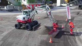 Vergleich Böschungslöffel vs. Planiebalken  |  Strabag Imst