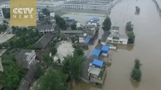 Firefighters come to rescue of stranded villagers after SW China flood