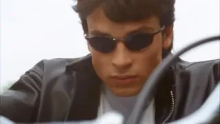 Clark Runs Away From His Problems -- (Smallville - S2; E23)