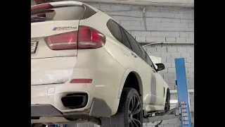 BMW F15 M50d (3.0 дизель 3 турбины☝🏻) с убитым "успешной" заменой сальника передним редуктором