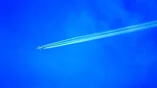 40,000 ft ABOVE : Emirates Airbus A380 and ASL Boeing 747!!