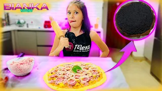 MINHA PRIMEIRA VEZ FAZENDO PIZZA COM MALOUCOS ! - BIANKA