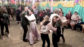 чи є то полечко українське весілля танці