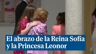 El cariñoso abrazo entre la Princesa Leonor y la Reina Sofía