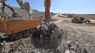 Hitachi Excavator truck Loading