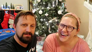 Tracking Santa On Christmas Eve! | Making Holiday Crafts, Grilling Steaks, & More Home Vlog Fun!