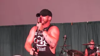 Brantley Gilbert - Kick It In The Sticks - Muzikfest 8/10/11