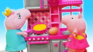 Омлет на завтрак для Свинки Пеппы и Джорджа - Свинка Пеппа на русском языке - Видео про игрушки