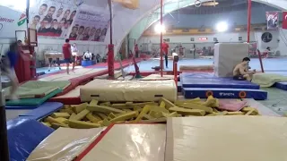 Artistik cimnastik tırampolin aleti çift salto yarım burgu hareketi