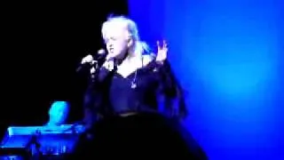 Cyndi Lauper I'm gonna be strong LIVE in Melbourne 2008
