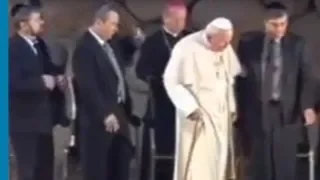 Pope John Paul II Meets Holocaust Survivors At Yad Vashem