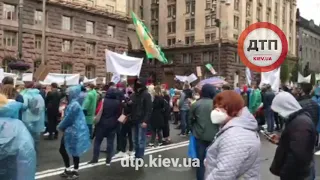 Митинг инвесторов Аркады возле КМДА, крещатик перекрыт