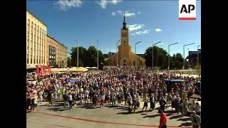 WRAP Estonia runners mark Baltic Chain anniversary ADDS Lithuania
