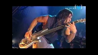 Robert Trujillo Explains His Trademark Stage Presence With The "Crab Walk"