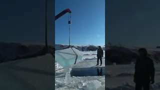 Байкал толщина льда на Байкале зимой. Едем на машине по льду.