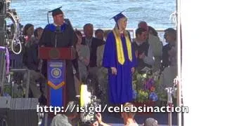 THE AMAZING SPIDERMAN II - Peter Parker Hollywood Kissed Girlfriend Gwen At Graduation Ceremony