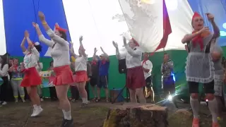 Танец пионерок в честь дня России