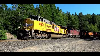 4K : Two Union Pacific Freight Trains at Cantara Loop, CA