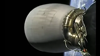 Во время запуска SpaceX в видео-трансляцию попало огромное количество НЛО на земной орбите