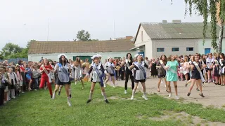 Танець учнів 9-х класів ЗОШ №5 Бердичева на святі "Останнього дзвоника"