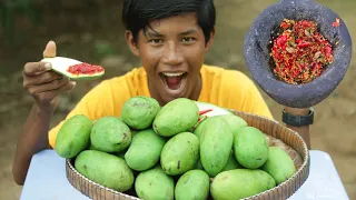 Will you try this? Eat mango with chili salt and pepper/ Very Spicy Sour Fruit and Mouth Watering