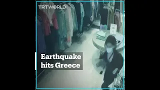 Strong earthquake strikes Greece