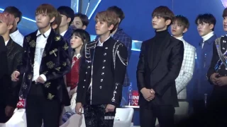 HD Fancam 170114 BTS V, EXO Baekhyun & Minho Reaction to Bi Rain   Rainism @ Golden Disc Awards