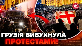 ⚡️У Грузії жесть, уже почались сутички! Тисячі людей ПРУТЬ на парламент, силовики скаженіють