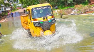 Piaggio Ape Vs Maxima CNG 3 Wheeler Autorickshaw Crossing Fountain like flood water | Auto video