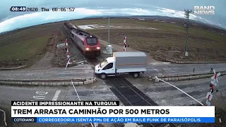 Trem arrasta caminhão por 500 metros