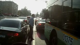 STREET FIGHTING  EPIC ROAD RAGE IN TRAFFIC COMPILATION NOVEMBER 2017