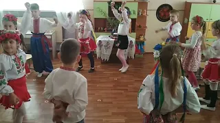 ВИЙШЛА ПИСАНКА МАЛЕНЬКА -- українська народна хороводна гра - танок