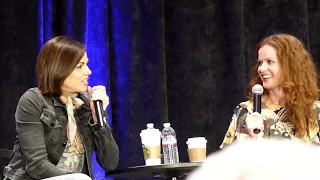 Bex and Lana! Full gold panel OUAT SF