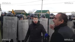 В тульском Плеханово полиция с применением дубинок задержала двух цыган