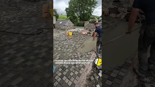 Laying a cobble driveway 🧱 #shorts