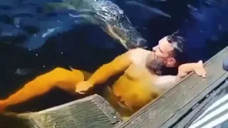 Instagram Idiot Alligator Bite. Florida Man Darwin Award