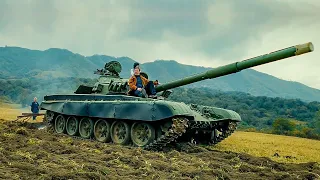 В 1990 казах и русский угоняют советский танк, чтобы бить неонацистов в Германии