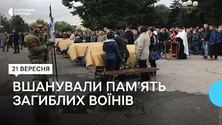 "Шкода, що такі люди помирають": у Полтаві попрощалися з чотирма загиблими військовими