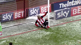 Blades 0-0 Forest - match action