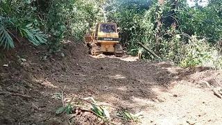 Heavy Machinery Bulldozer D6G Is Very Strong Through The Forest On The Mountain