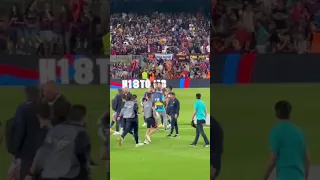 ¡Un último adiós! | Miles de hinchas despidieron a Sergio Busquets y Jordi Alba en el Camp Nou