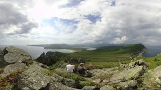 Сихотэ Алинский заповедник, скалы, вид на бухту Голубичную