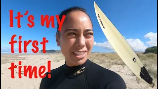 BEGINNER SURFER TRIES A SHORTBOARD