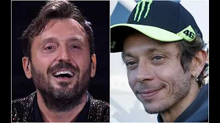 Valentino Rossi sul palco con Cesare Cremonini