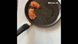 Тёплый салат с курицей и адыгейским сыром