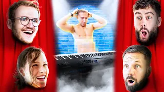 DEVINE LA SCÈNE : il joue du piano... feat @lucas_studio @LeBouseuh @FABI1fr et @Pidi_meg