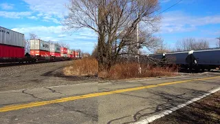 Man Standing In Between Two 50 MPH Moving Trains! Big CSX + NS Manifest Trains. DPU + More Trains!